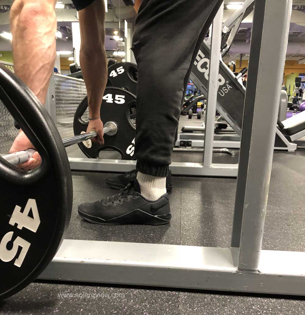 nike metcon on feet