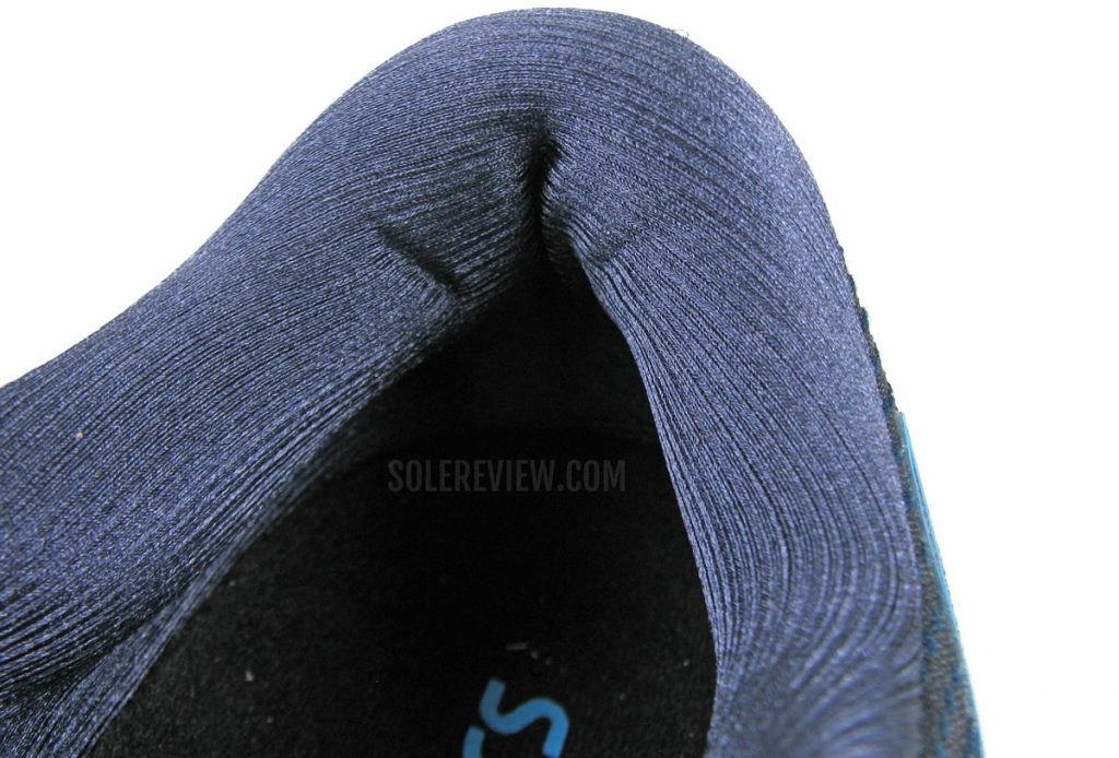 Plush heel collar of Asics Gel-Nimbus 23