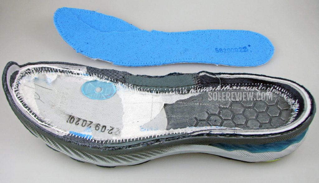 The midsole and Gel placement of The forefoot Gel pad of the Asics Nimbus 23.
