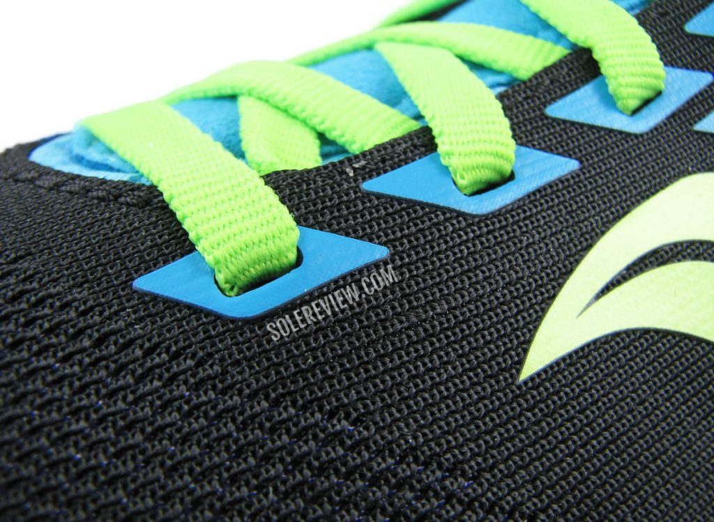 The elastic laces of the Saucony Kinvara 12.