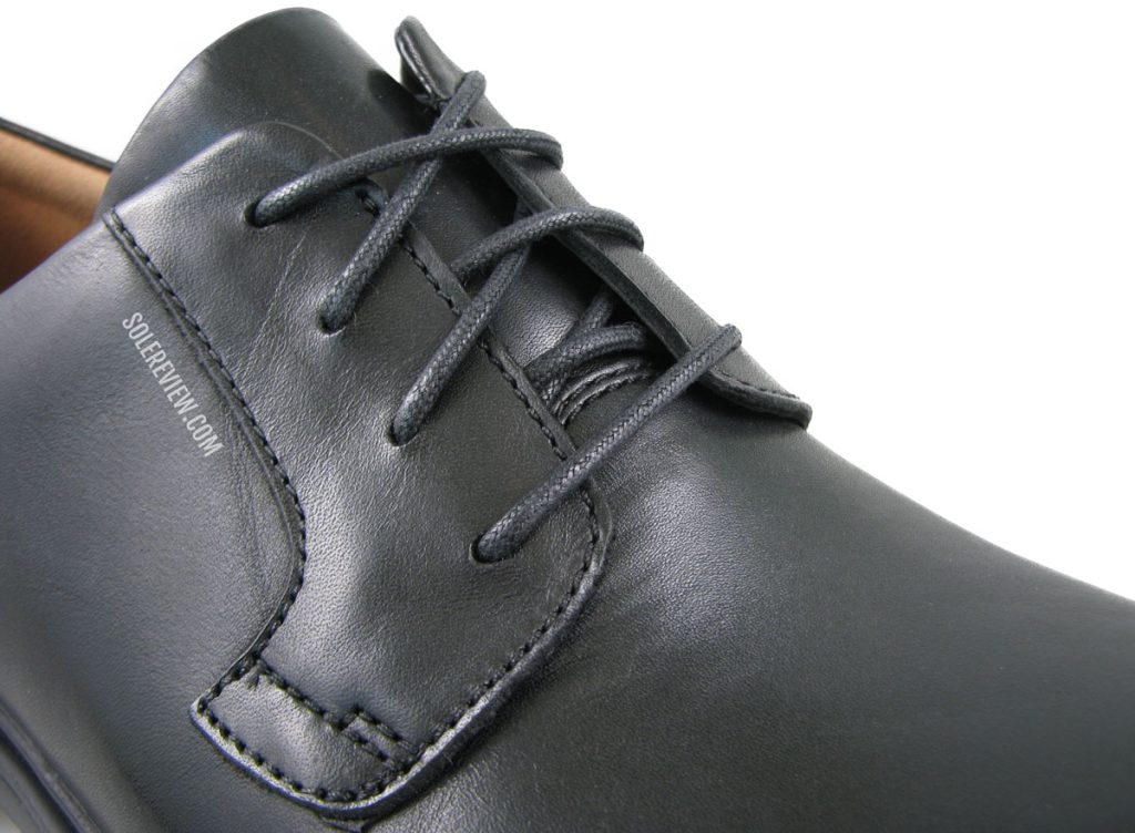 The quarter panels of the Clarks Un Tailor Tie.