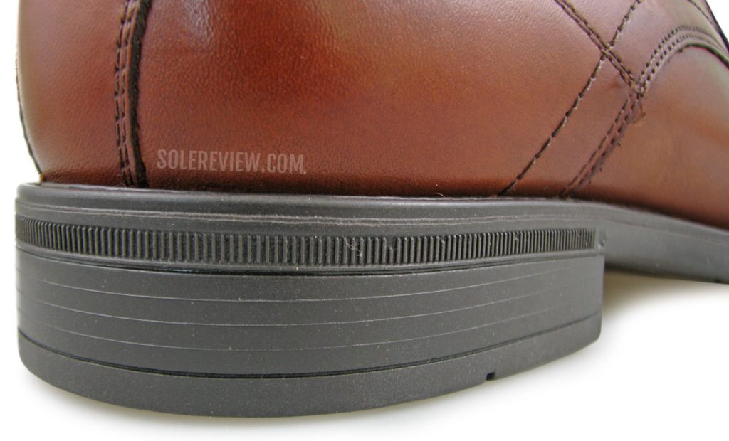 The rubber heel of the Florsheim Midtown.