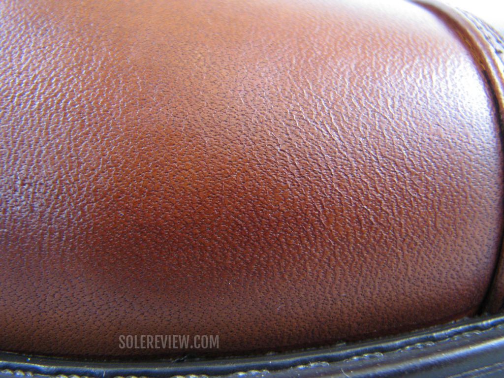 The corrected top-grain leather of the Florsheim Midtown.