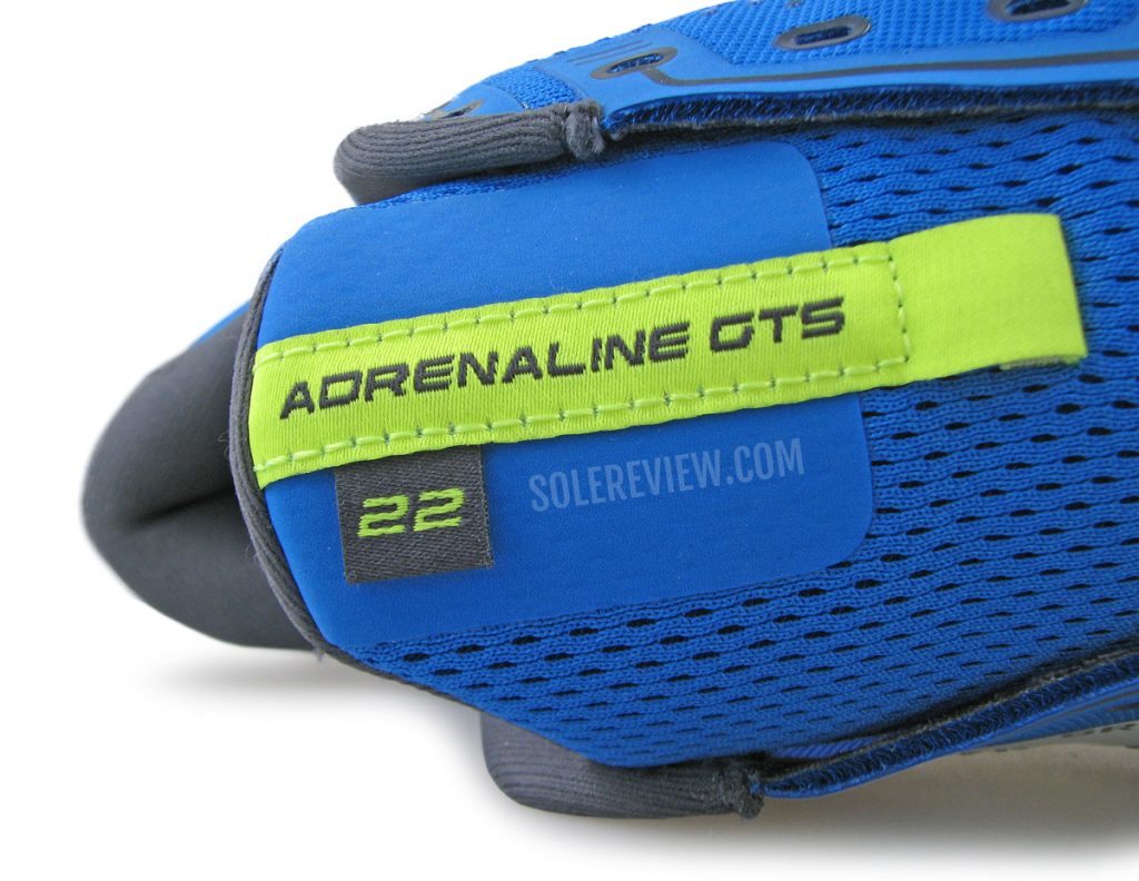 The tongue flap of the Brooks Adrenaline GTS 22.