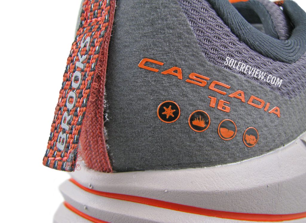 The heel loop of the Brooks Cascadia 16 Gore-Tex.