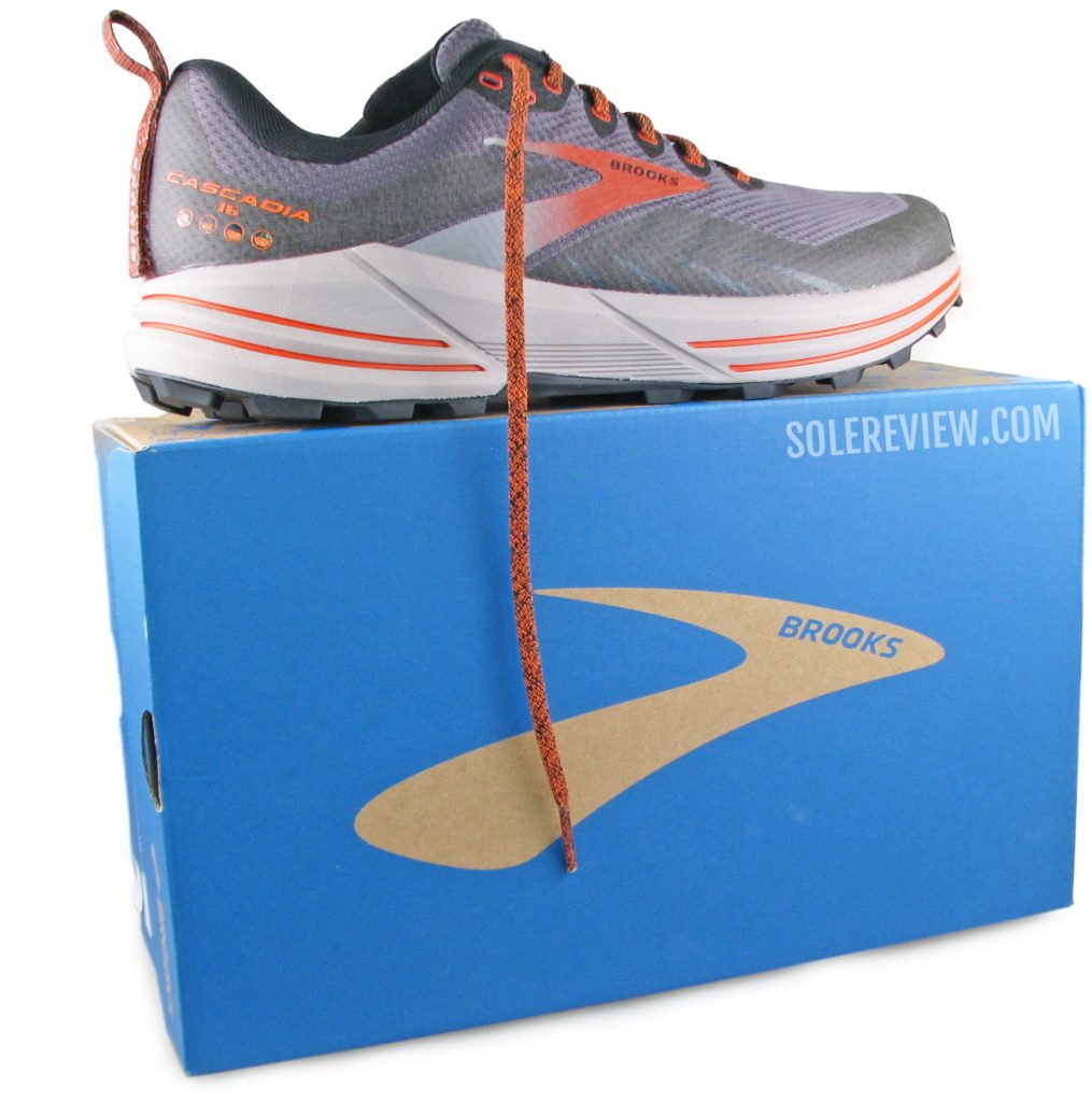 The Brooks Cascadia 16 Gore-Tex on a box.