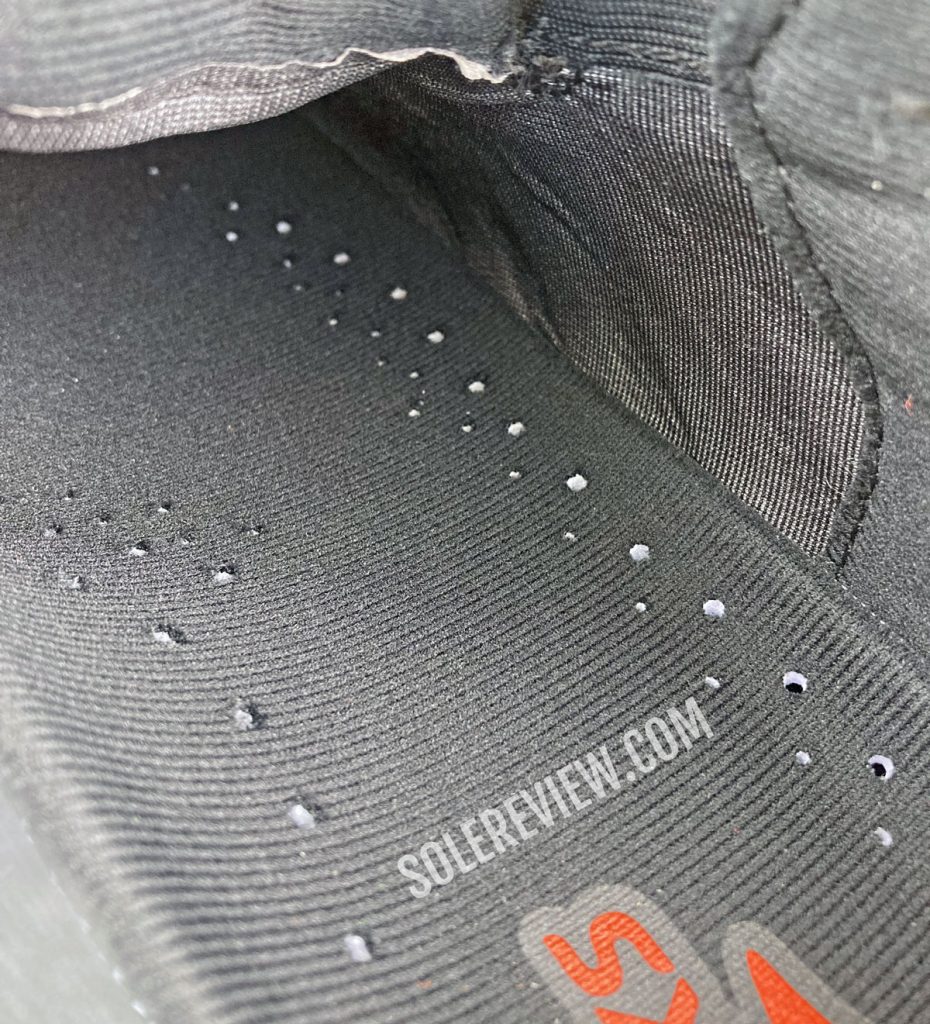 The perforated insole of the Brooks Cascadia 16 Gore-Tex.