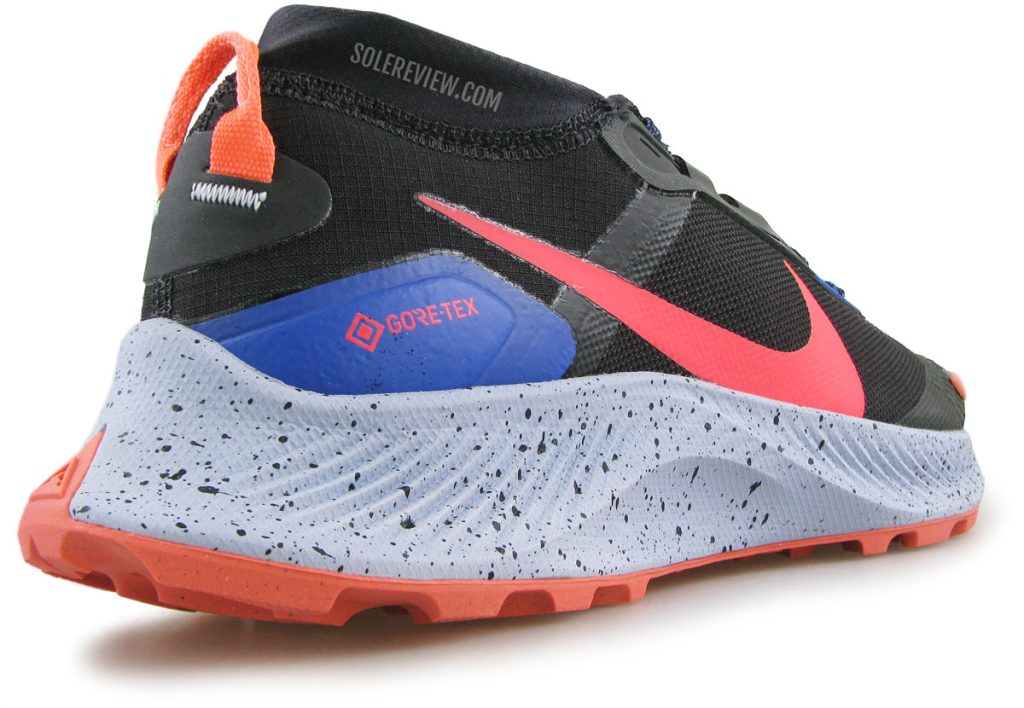 The rear view of the Nike Pegasus Trail 3.