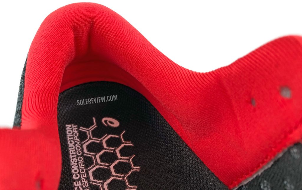 The heel collar of the Asics GT-2000 10.