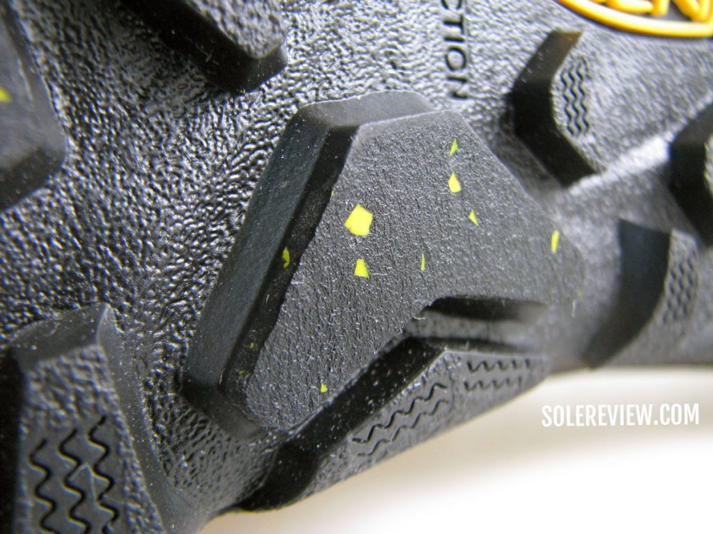 The Polar traction outsole lugs of the Keen Revel IV EXP Polar Mid boot.