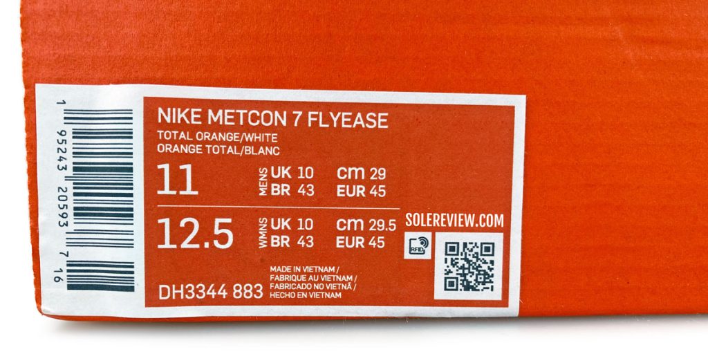 The box label of the Nike Metcon 7 Flyease.