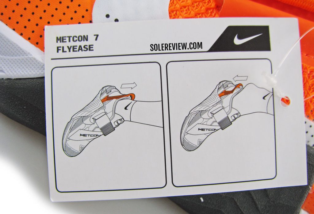 The instructions on how to use the Nike Metcon 7 Flyease.