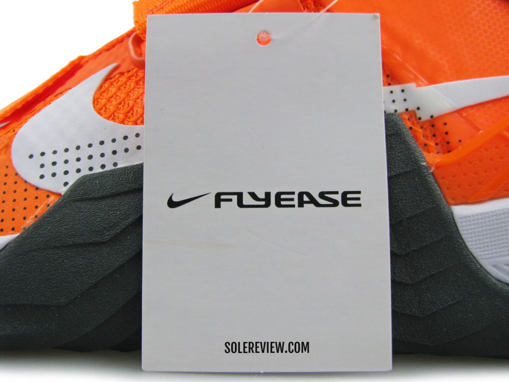 The paper label of the Nike Metcon 7 Flyease.
