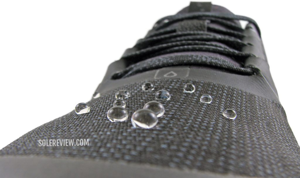 The water repelling mesh of the Nike Pegasus 38 Shield.