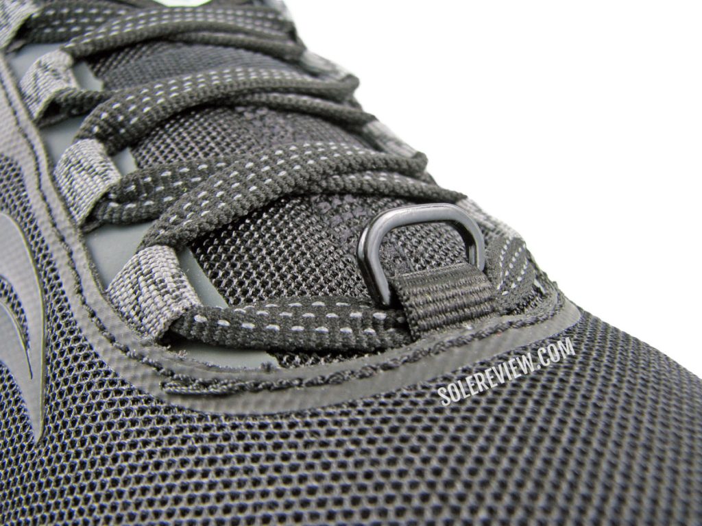 The elastic laces of the Saucony Peregrine 12.