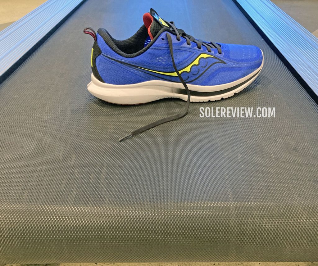 The Saucony Kinvara 13 on a treadmill.