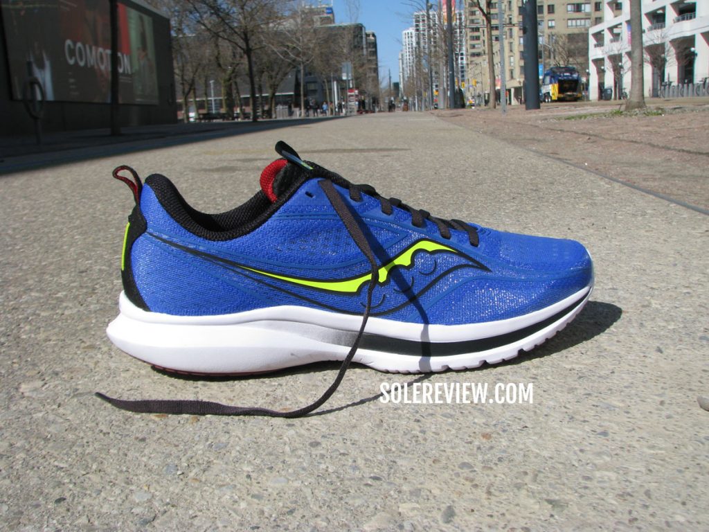 The Saucony Kinvara 13 on the pavement.