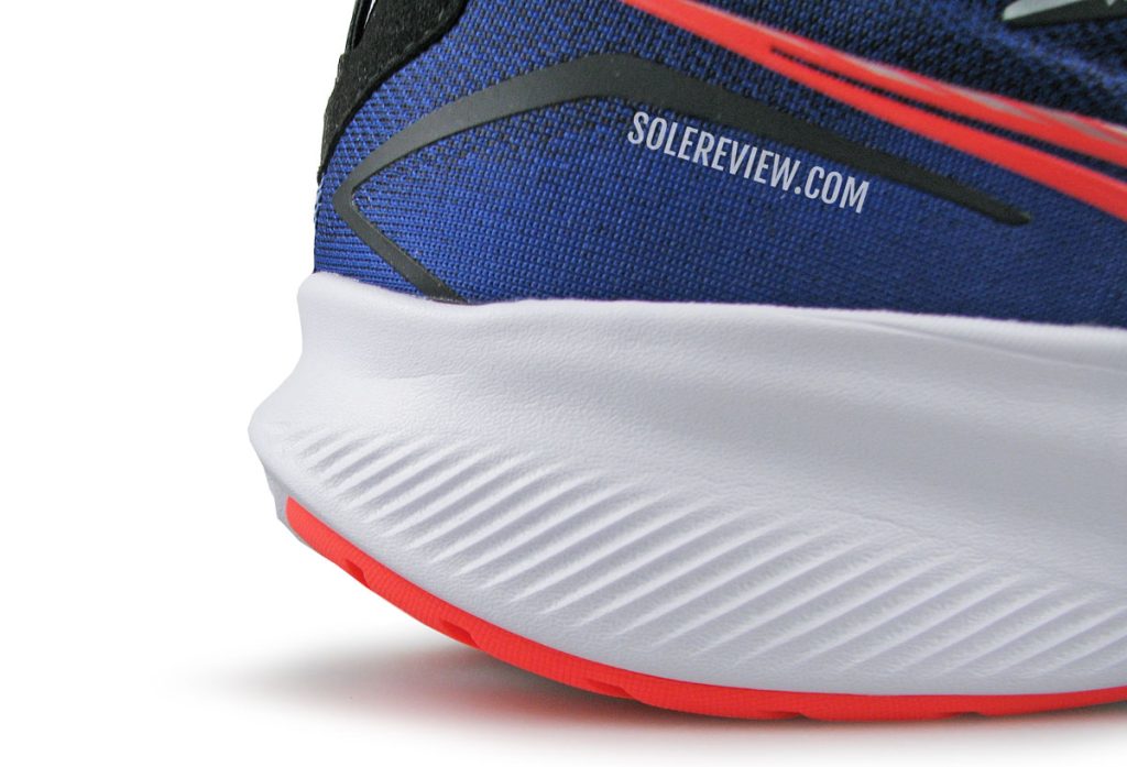 The heel bevel of the Saucony Ride 15.