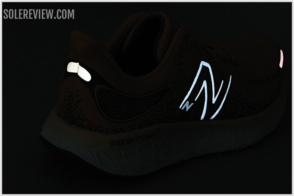 nike running shoes with reflectors