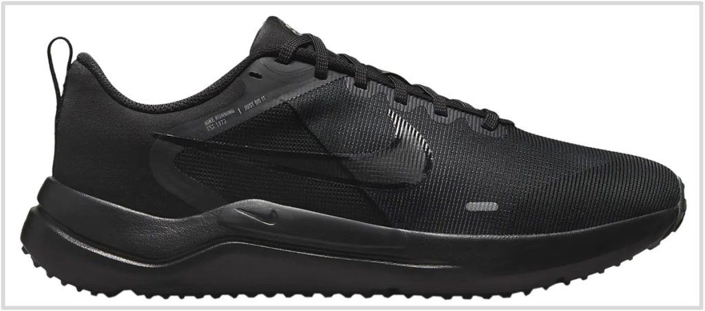 nike running shoes triple black