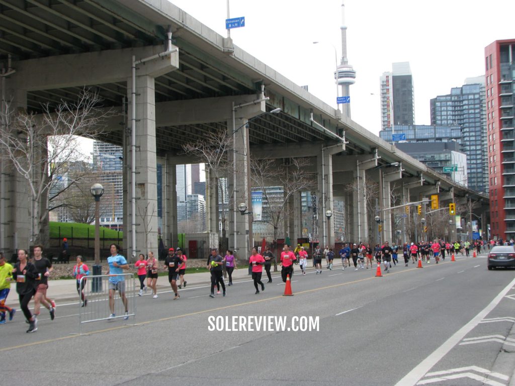 Toronto marathon CN Tower background