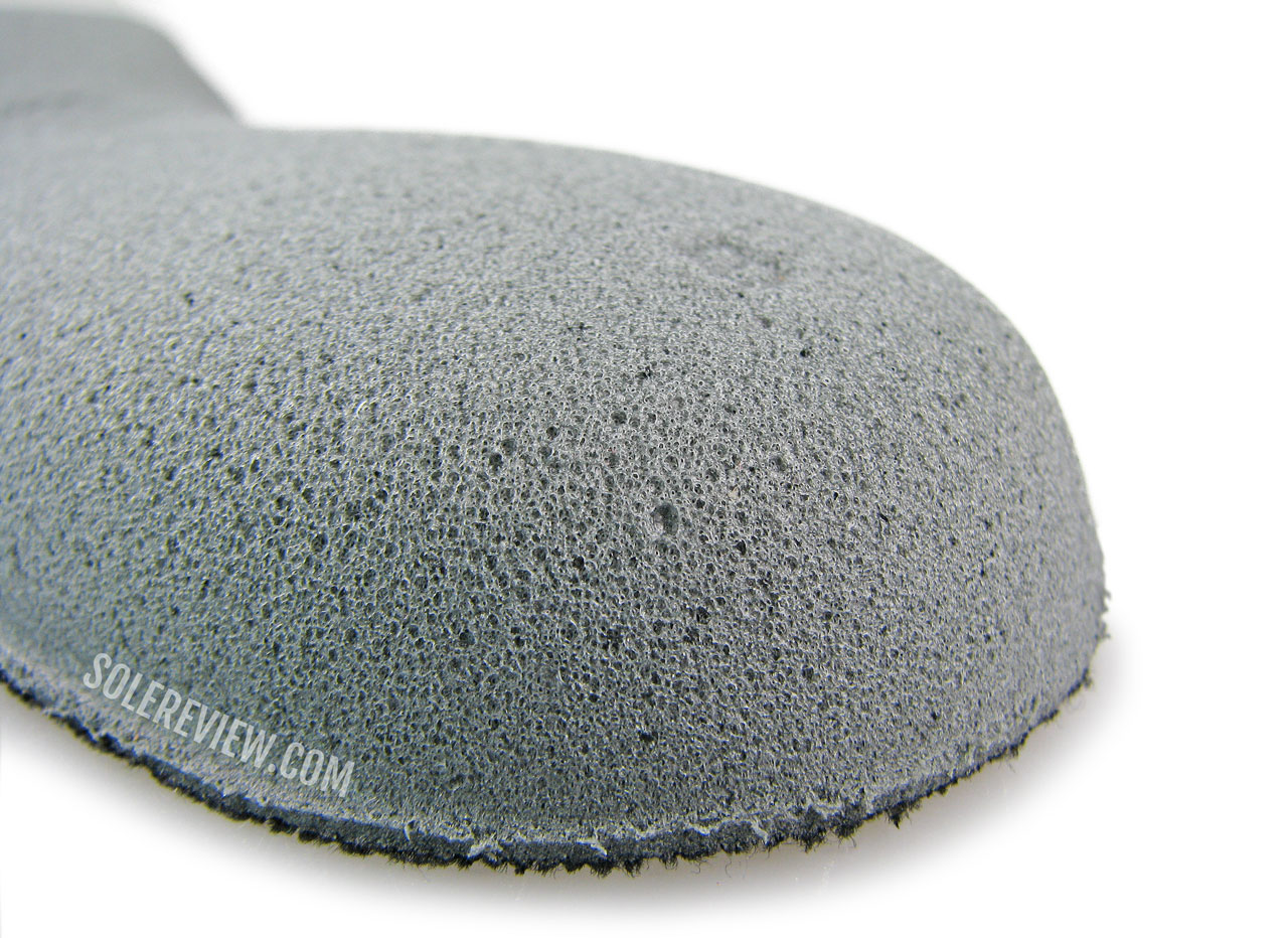 The soft insole of the Asics Cumulus 24.