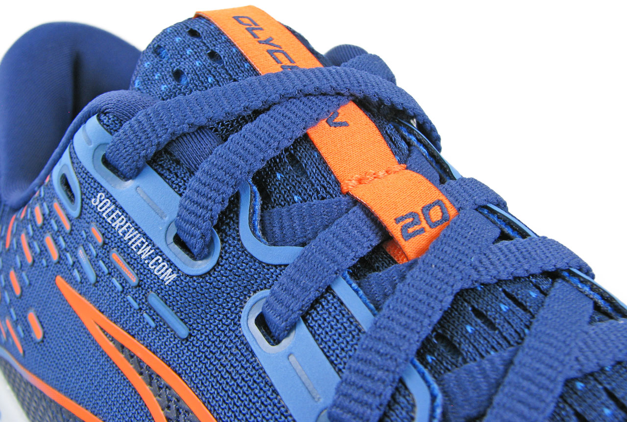 The flat laces of the Brooks Glycerin 20.
