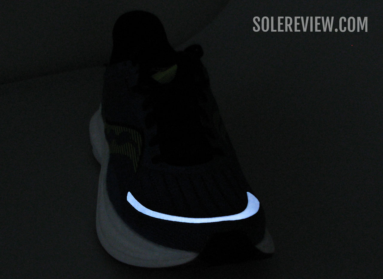 The reflective trims of the Saucony Tempus.