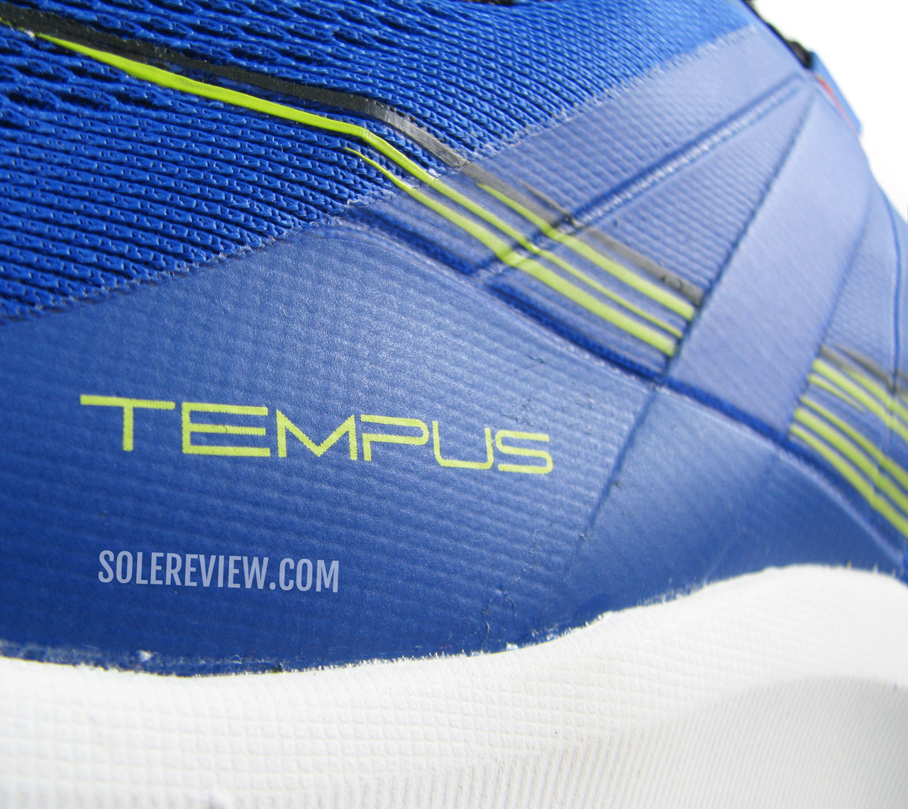 The branding of the Saucony Tempus.