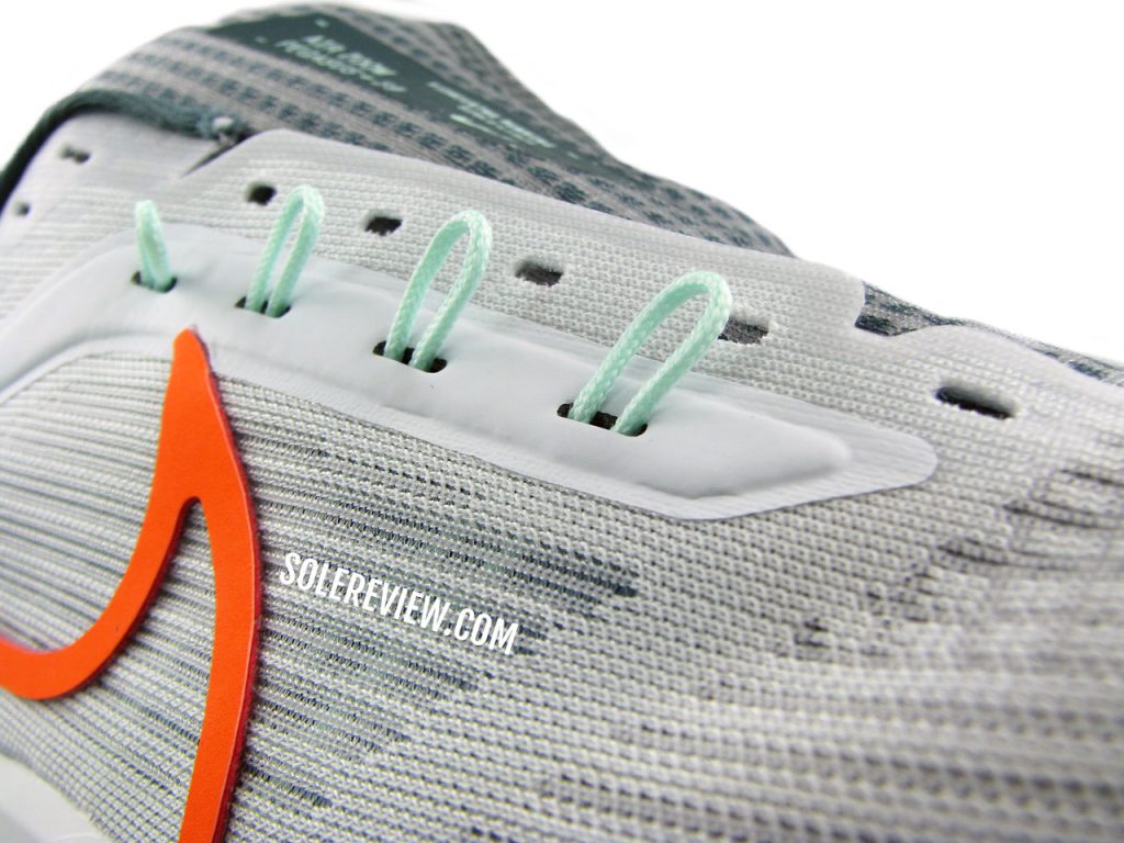 The Flywire lacing of the Nike Pegasus 39.