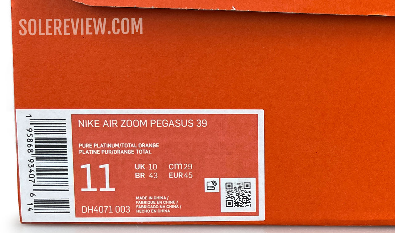 The box label of the Nike Pegasus 39.