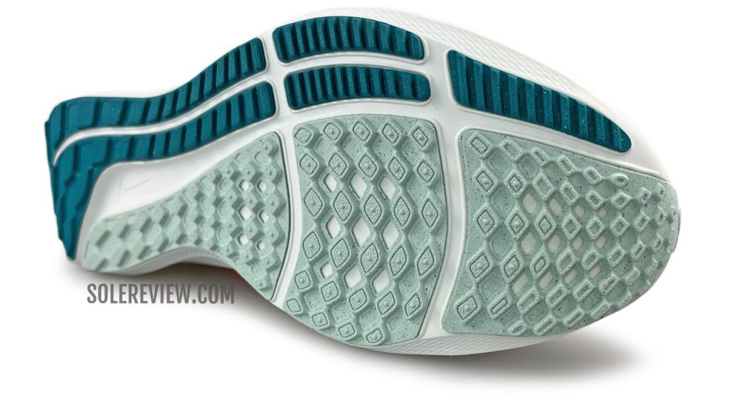 The forefoot outsole of the Nike Pegasus 39.