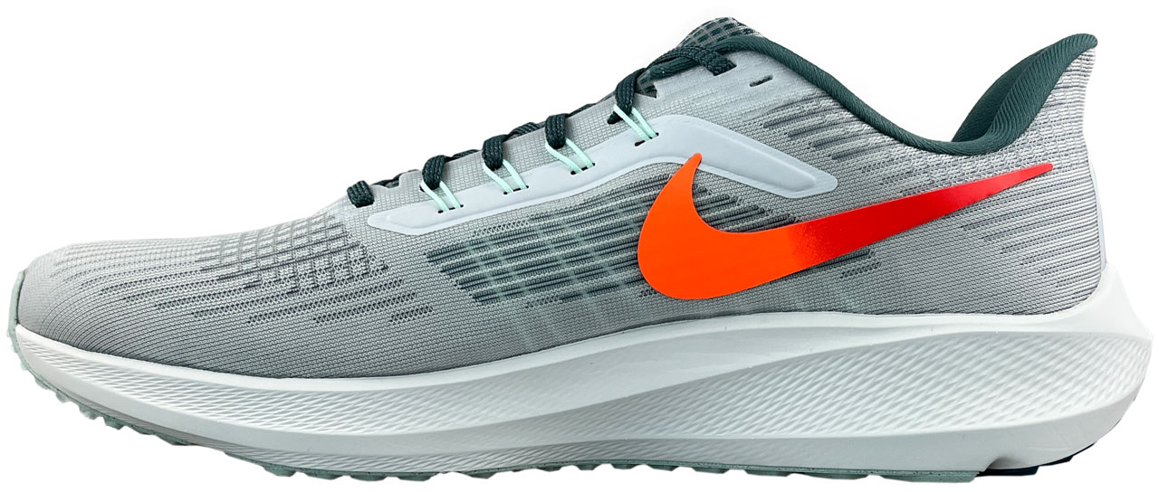 The side view of the Nike Pegasus 39.