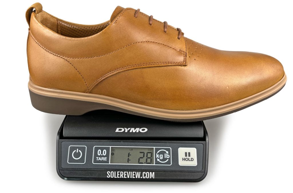 How much does the Amberjack Dress shoe weigh?