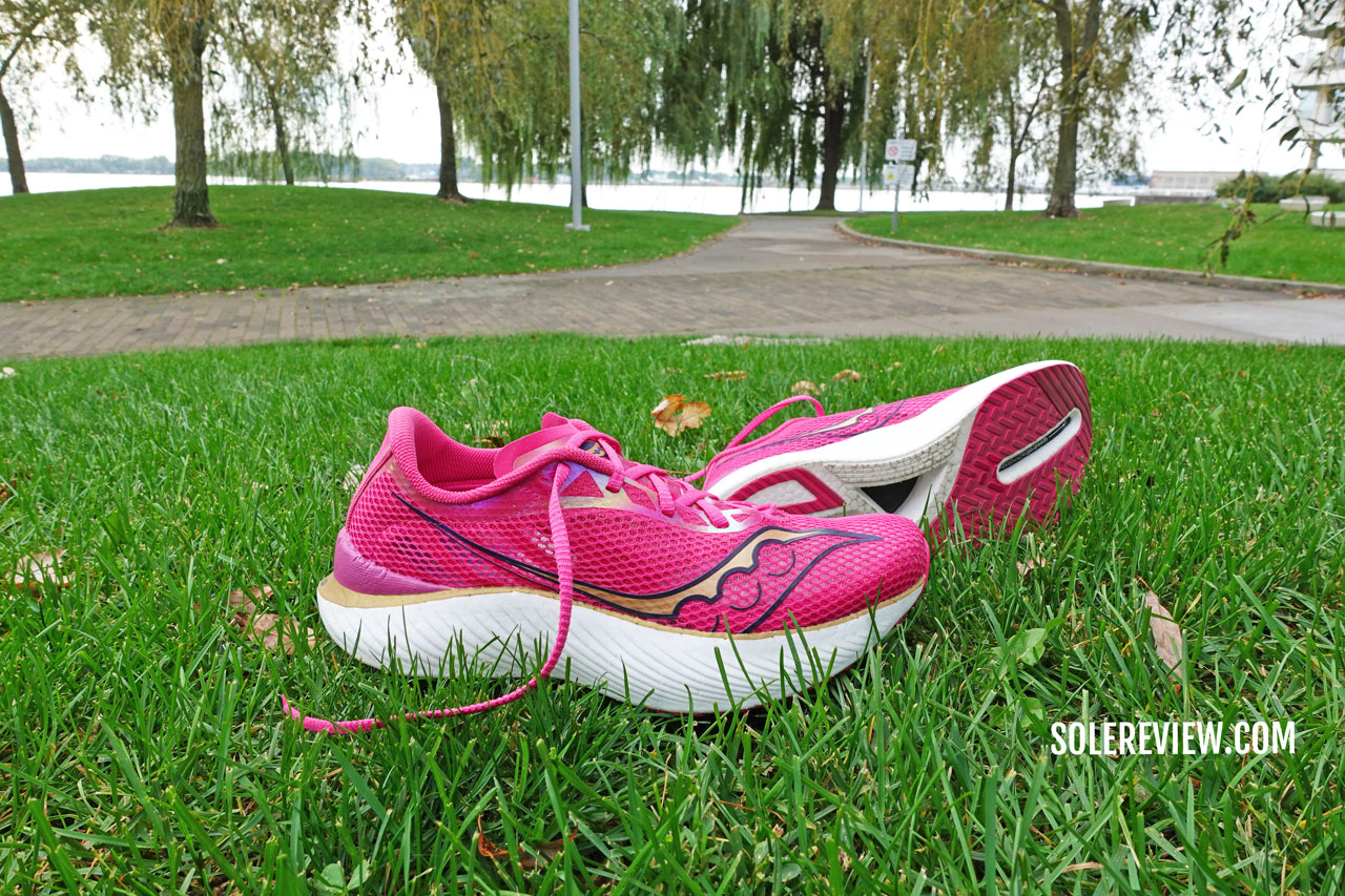 The Saucony Endorphin Pro 3 on the grass.