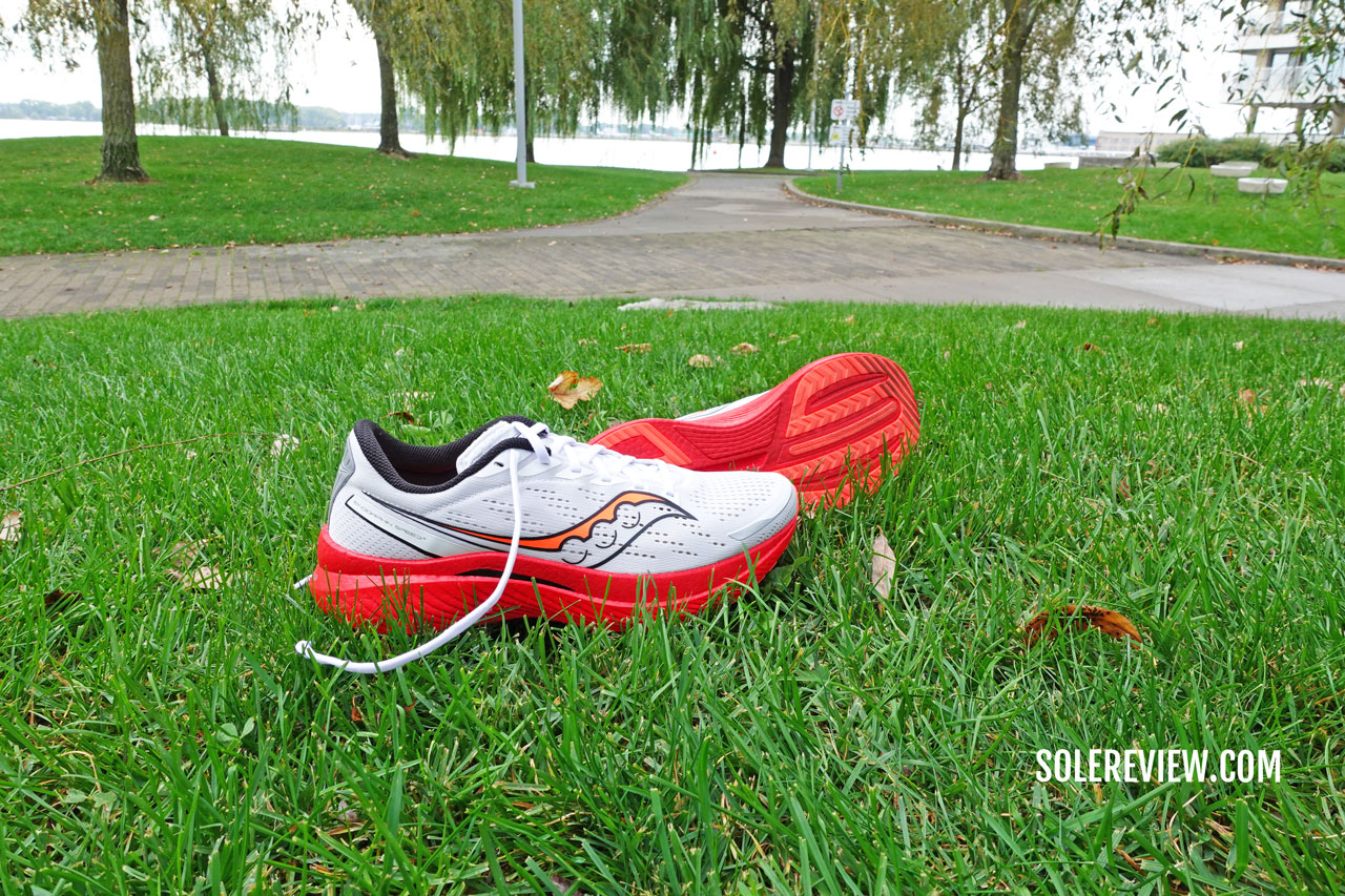 The Saucony Endorphin Speed 3 on the grass.