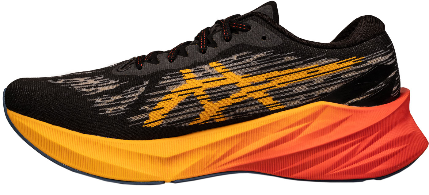 The side view of the Asics Novablast 3.