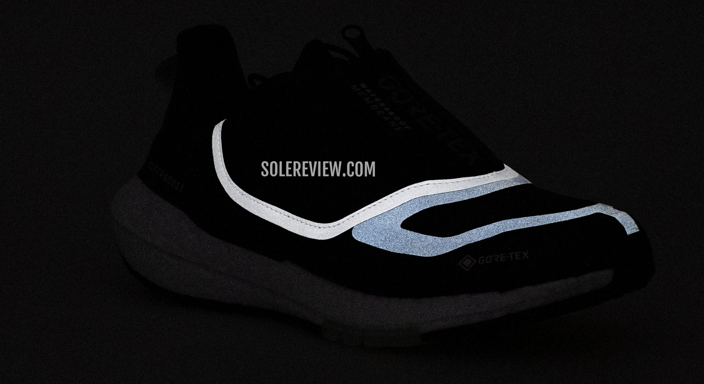 The reflective trims of the adidas Ultraboost 22 Gore-Tex.