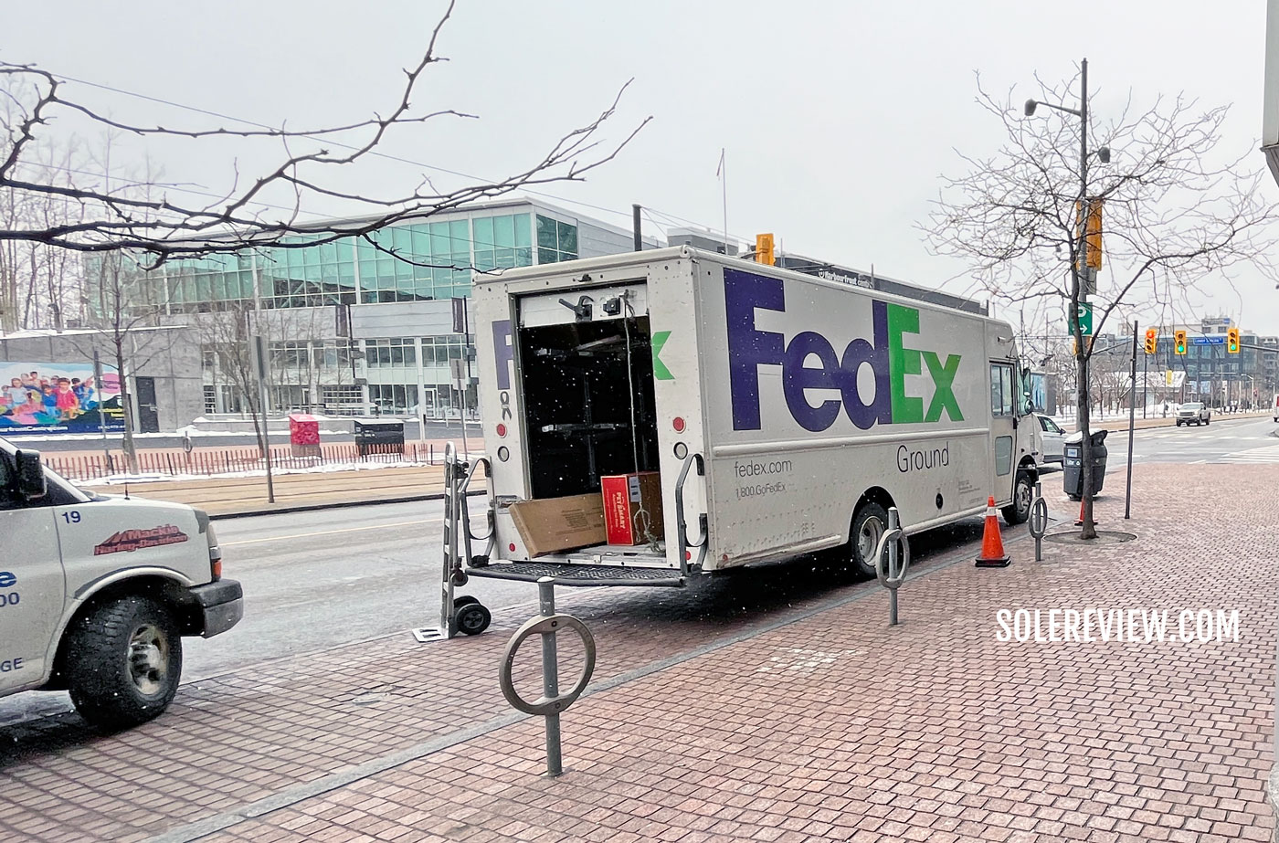 A Fedex step van.