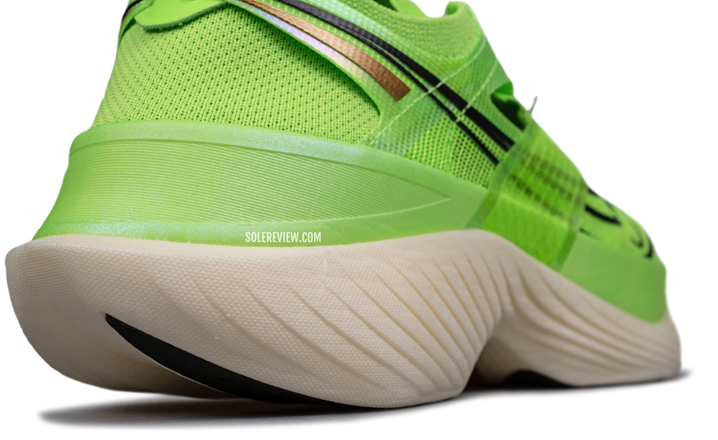 The rear view of the Saucony Endorphin Elite