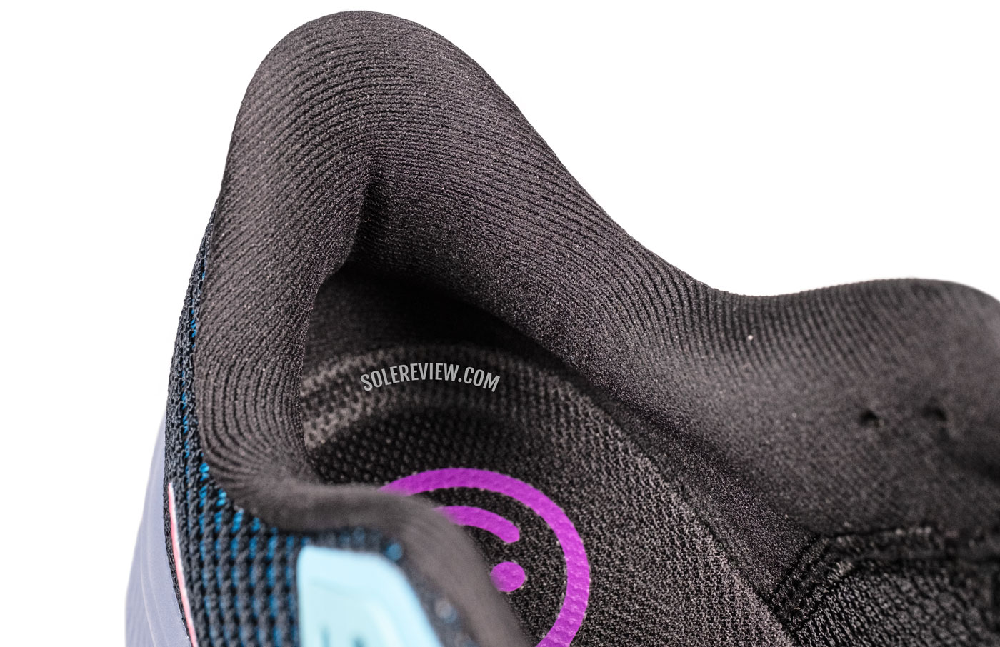 The heel collar of the Nike Pegasus 40.