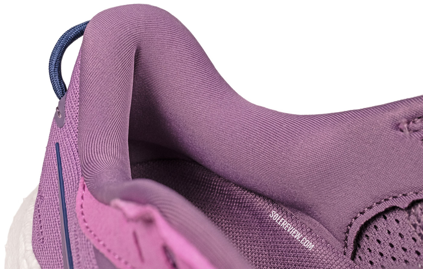 The heel collar of the Saucony Triumph 21.