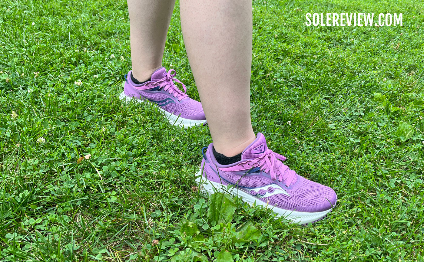 The Saucony Triumph 21 on grass.