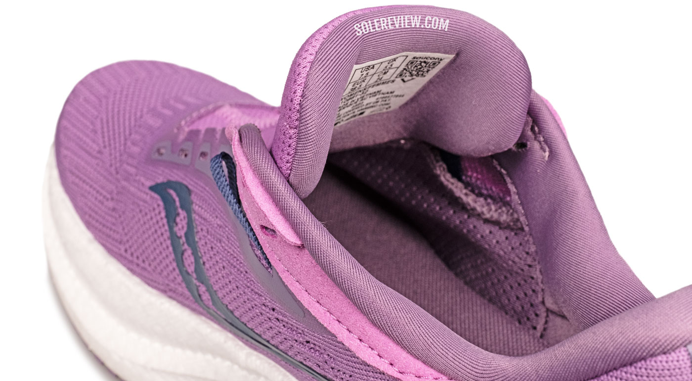 The tongue flap of the Saucony Triumph 21.