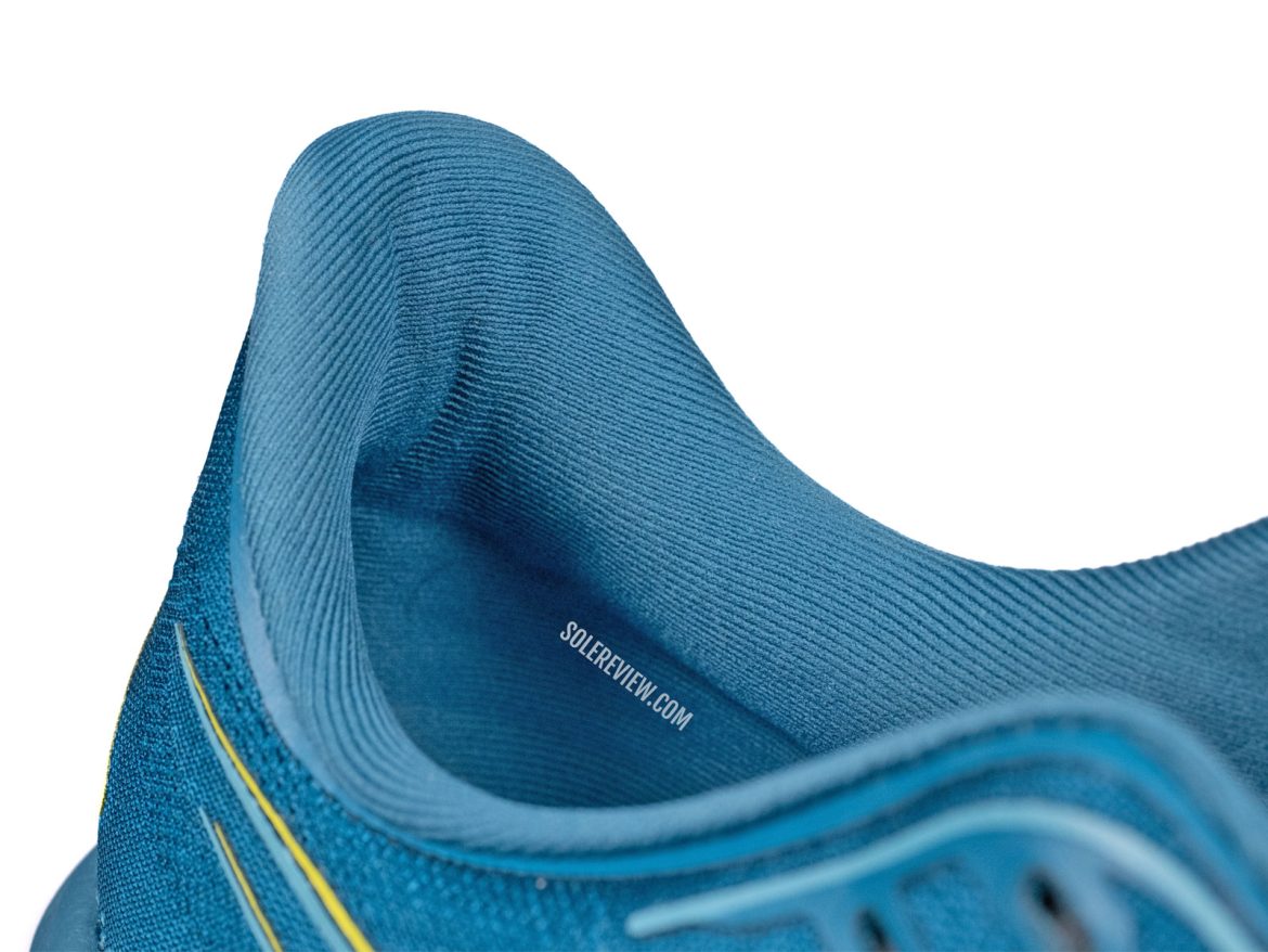 The heel collar of the Asics Cumulus 26.