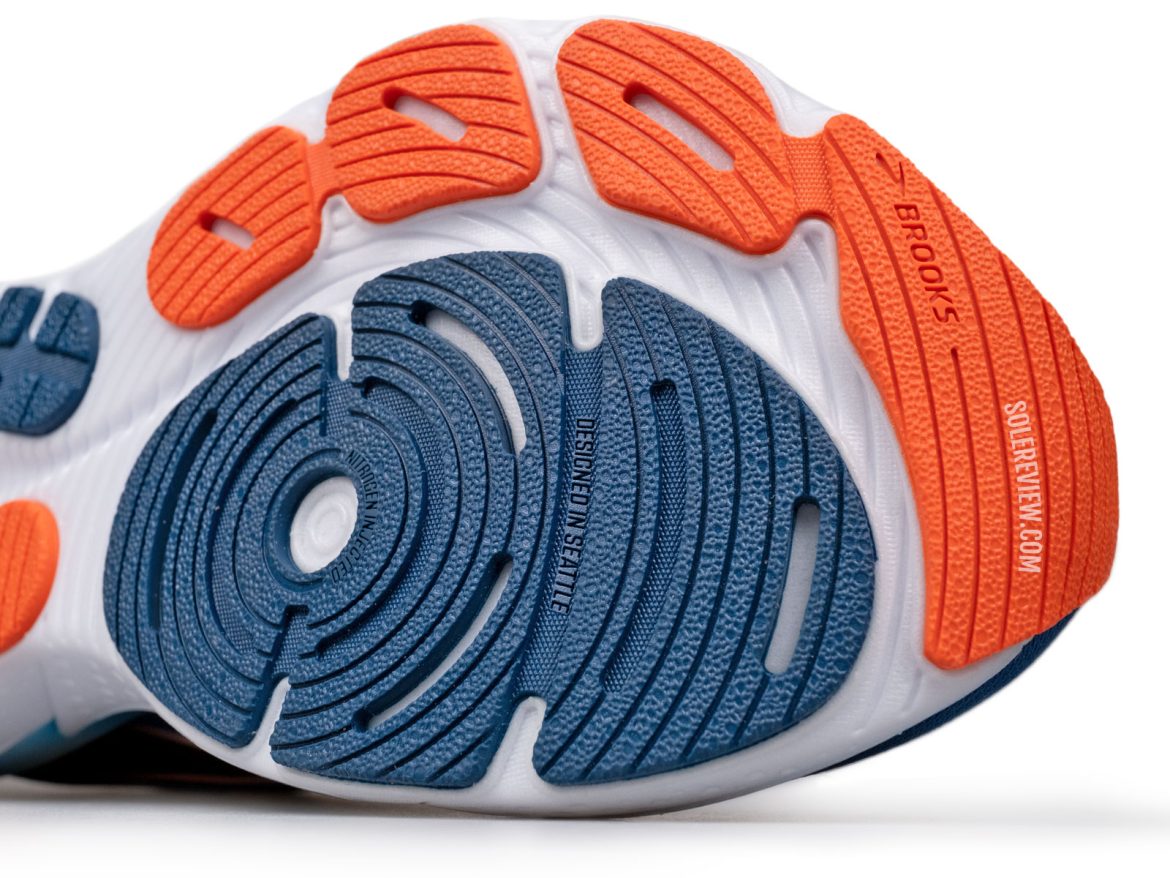 The forefoot outsole of the Brooks Glycerin 21.