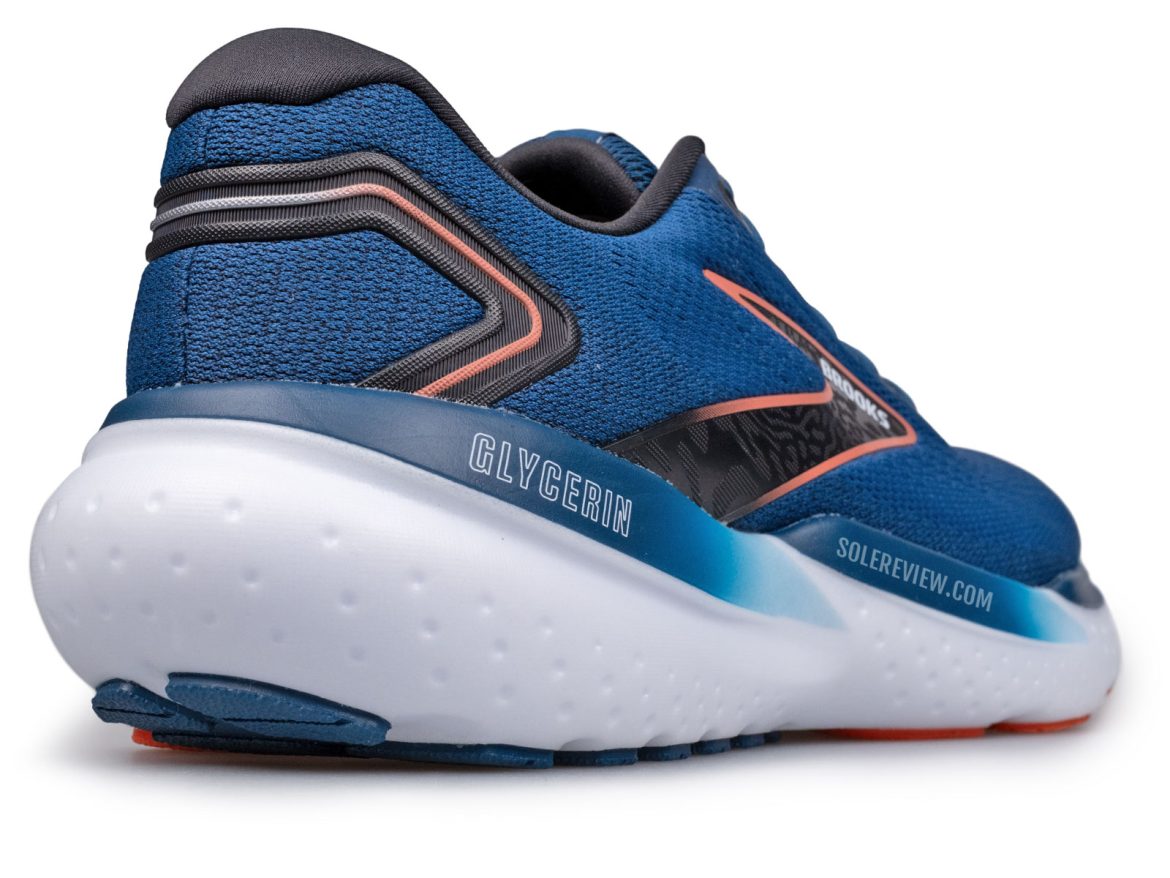 The side view of the Brooks Glycerin 21.