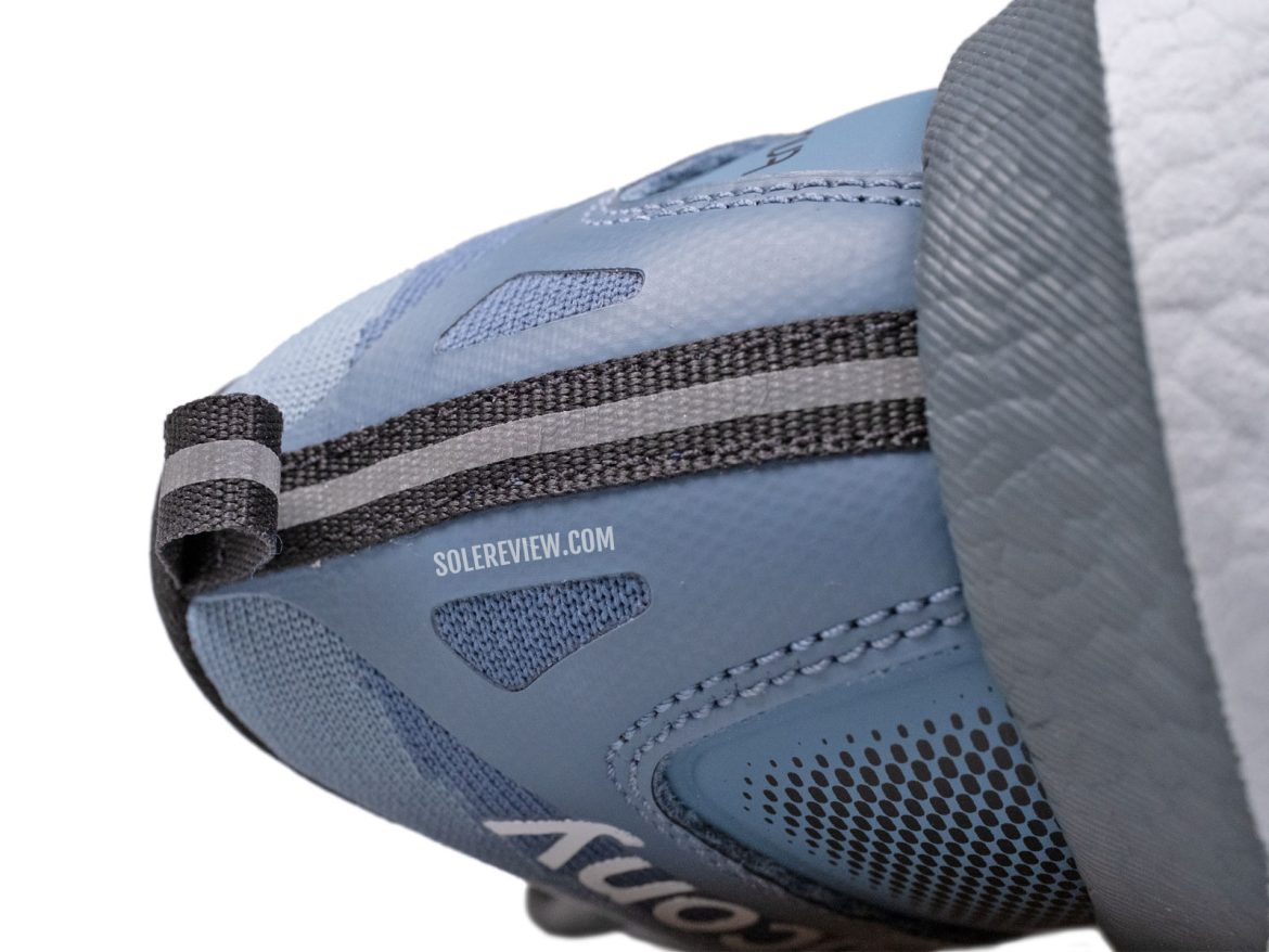 The reflective strap of the Saucony Triumph 22.