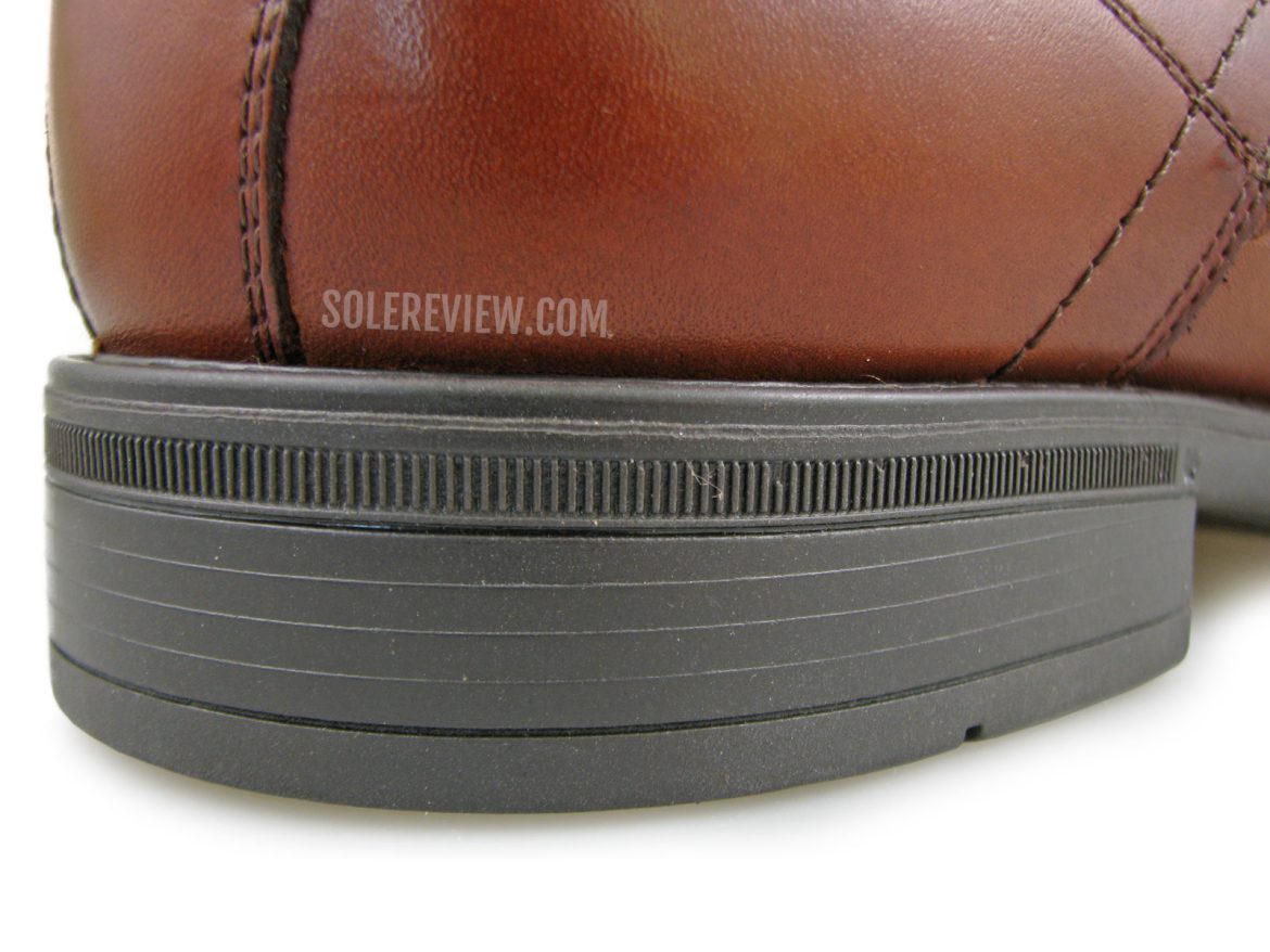 The rubber heel of the Florsheim Midtown.