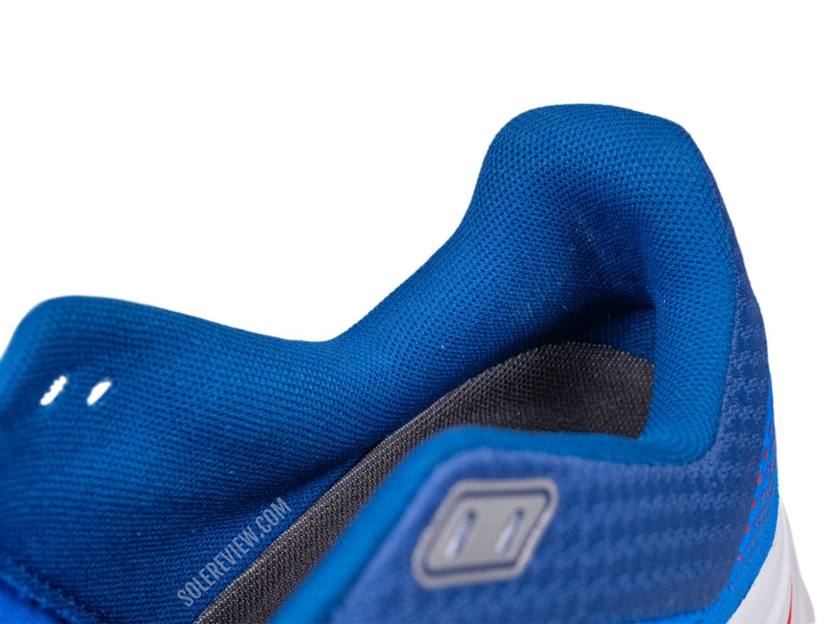 The heel collar of the New Balance 860V14.